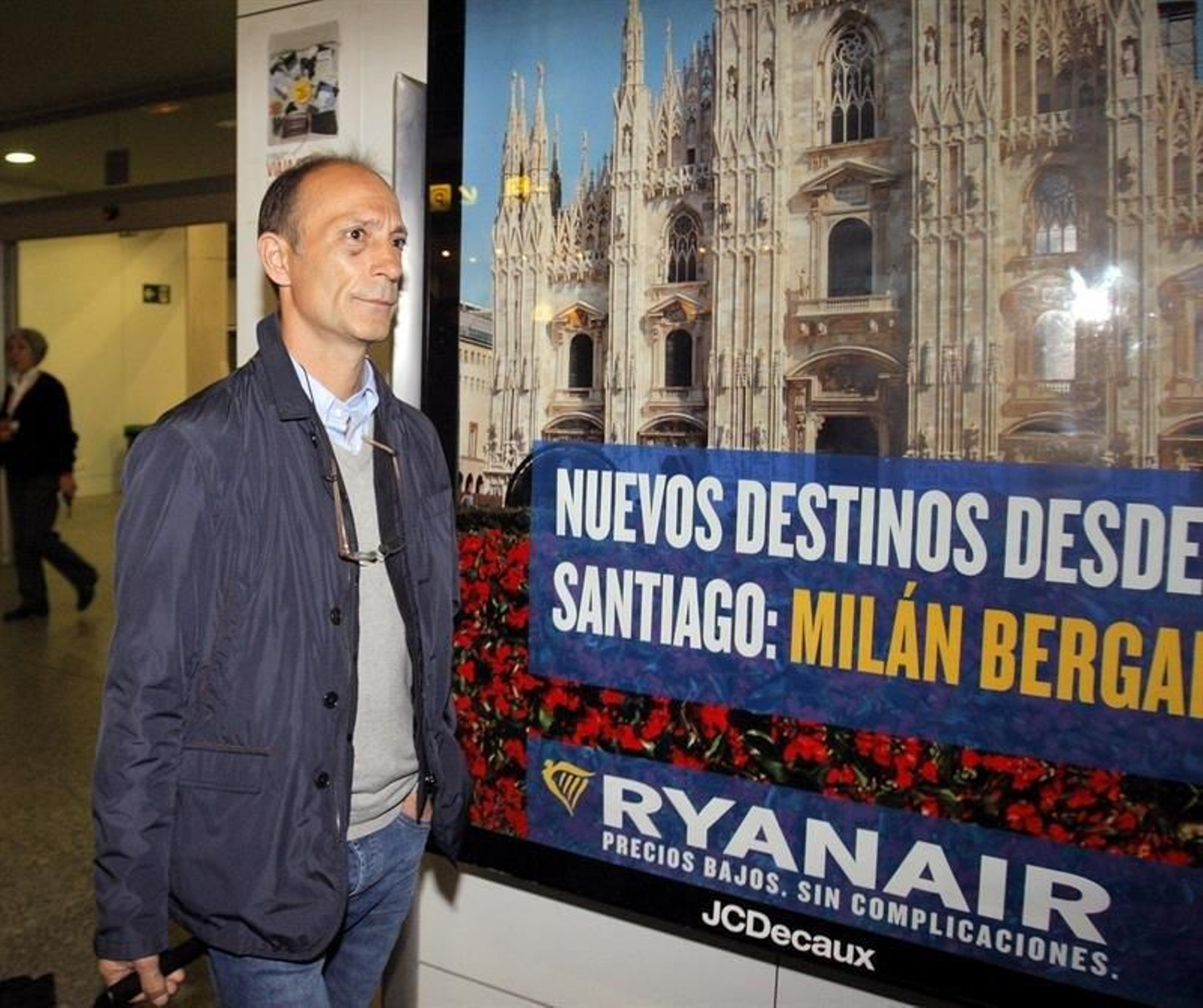 Fernado Argibay, jefe de máquinas del pesquero Senefand,que naufragó fente a las costas de Senegal, a su llegada al aeropuerto de Santiago de Compostela