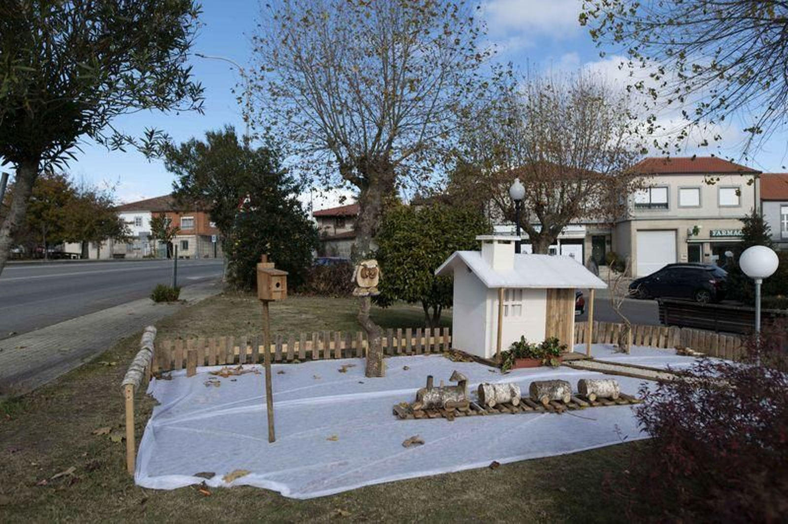 Sandiás ya estrena su decoración de Navidad // Fotos: Martiño Pinal