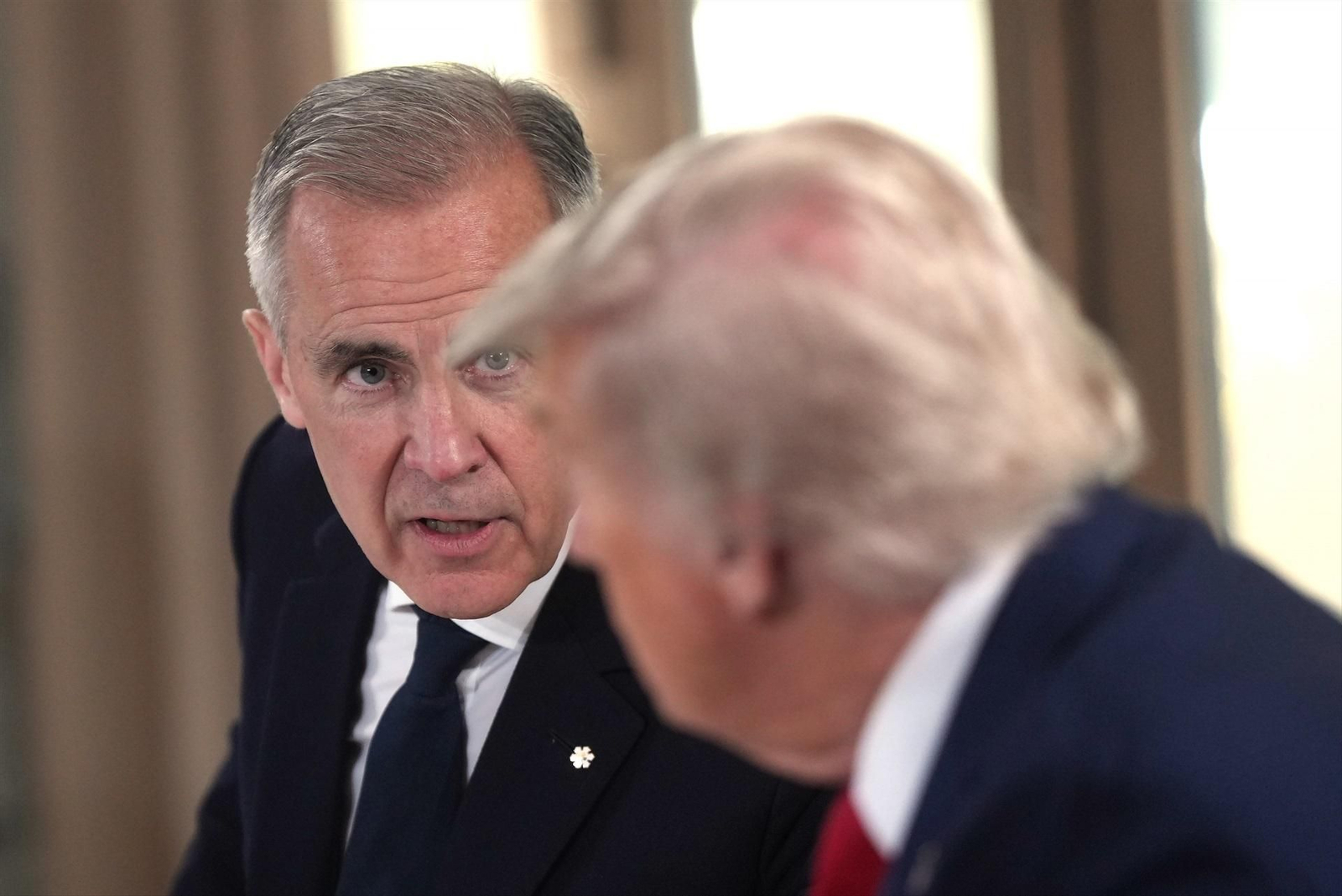 El primer ministro de Canadá, Mark Carney, con el presidente de Estados Unidos, Donald Trump