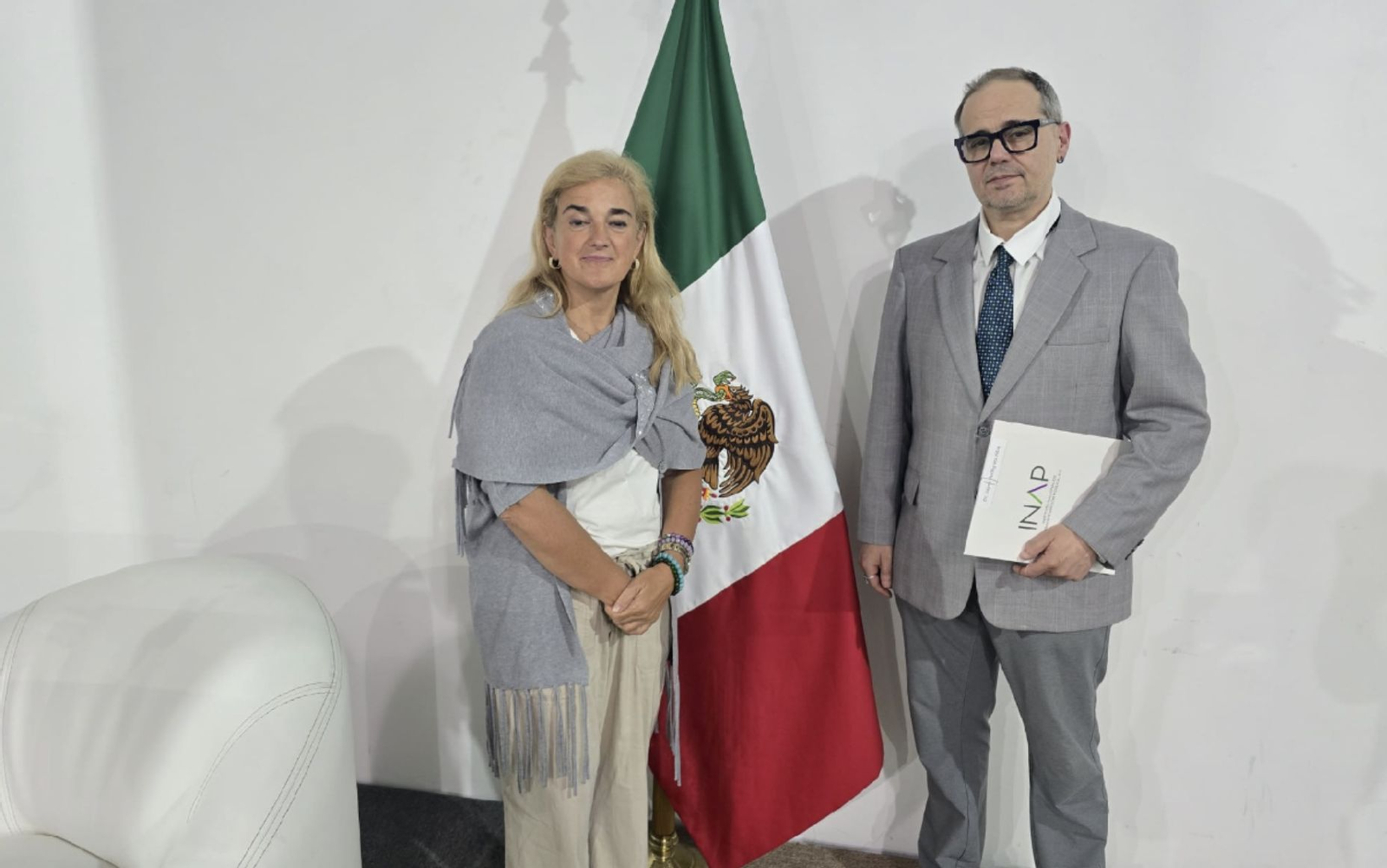 Carmen de Benito y el catedrático Jaime Rodriguez Alba