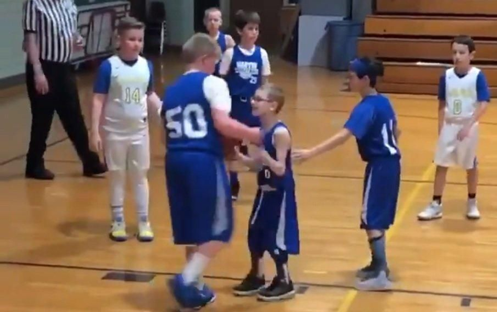 Un gesto de compañerismo en Estados Unidos.