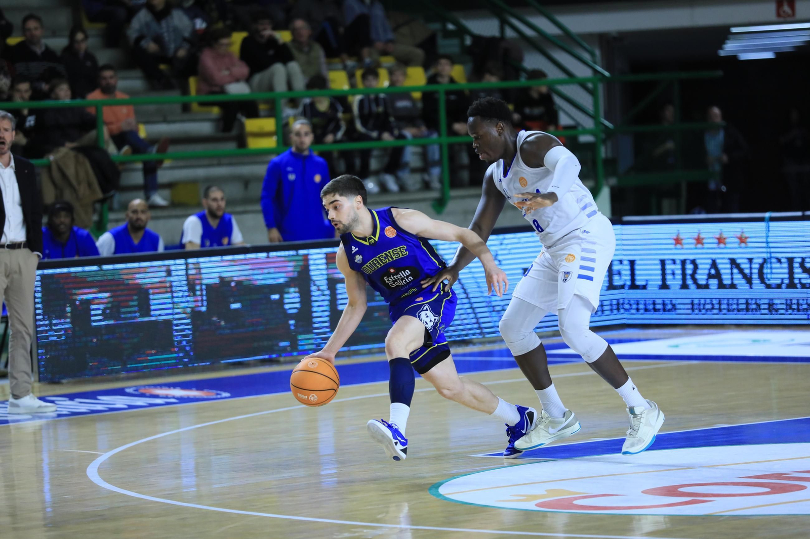 Galería | El COB gana y sigue disfrutando ante un Pazo entregado