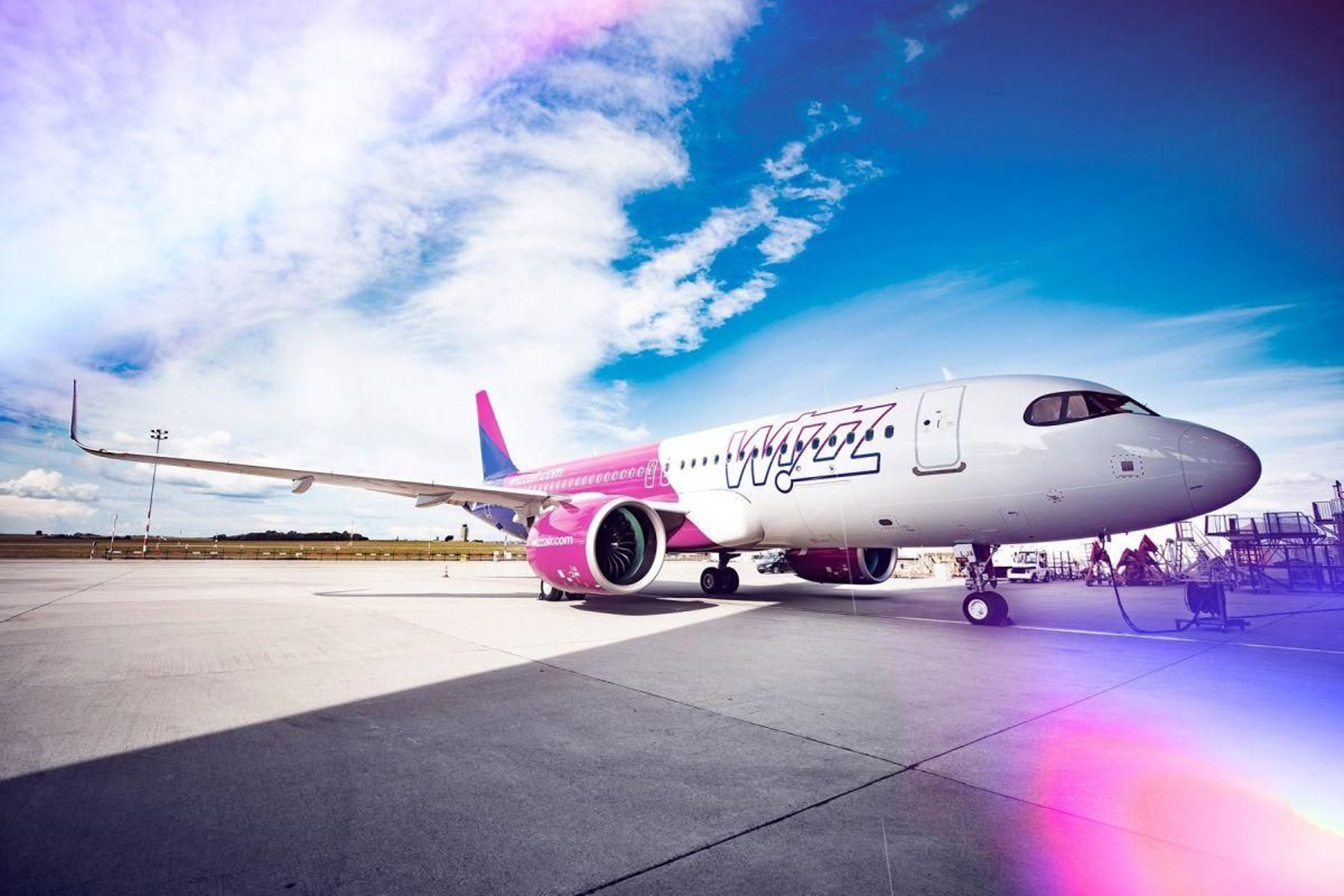 Un avión de Wizz Air, estacionado en la base de Londres