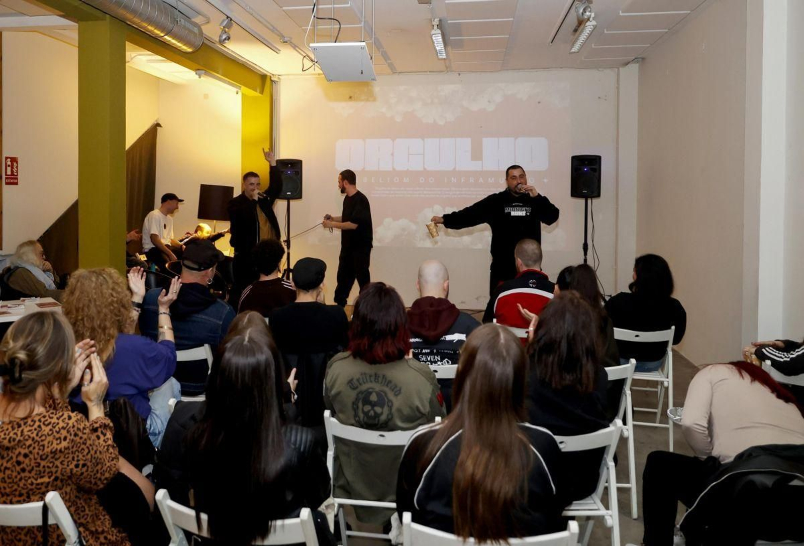 La “listening party” se celebró ayer por la noche en el Espacio Muta.