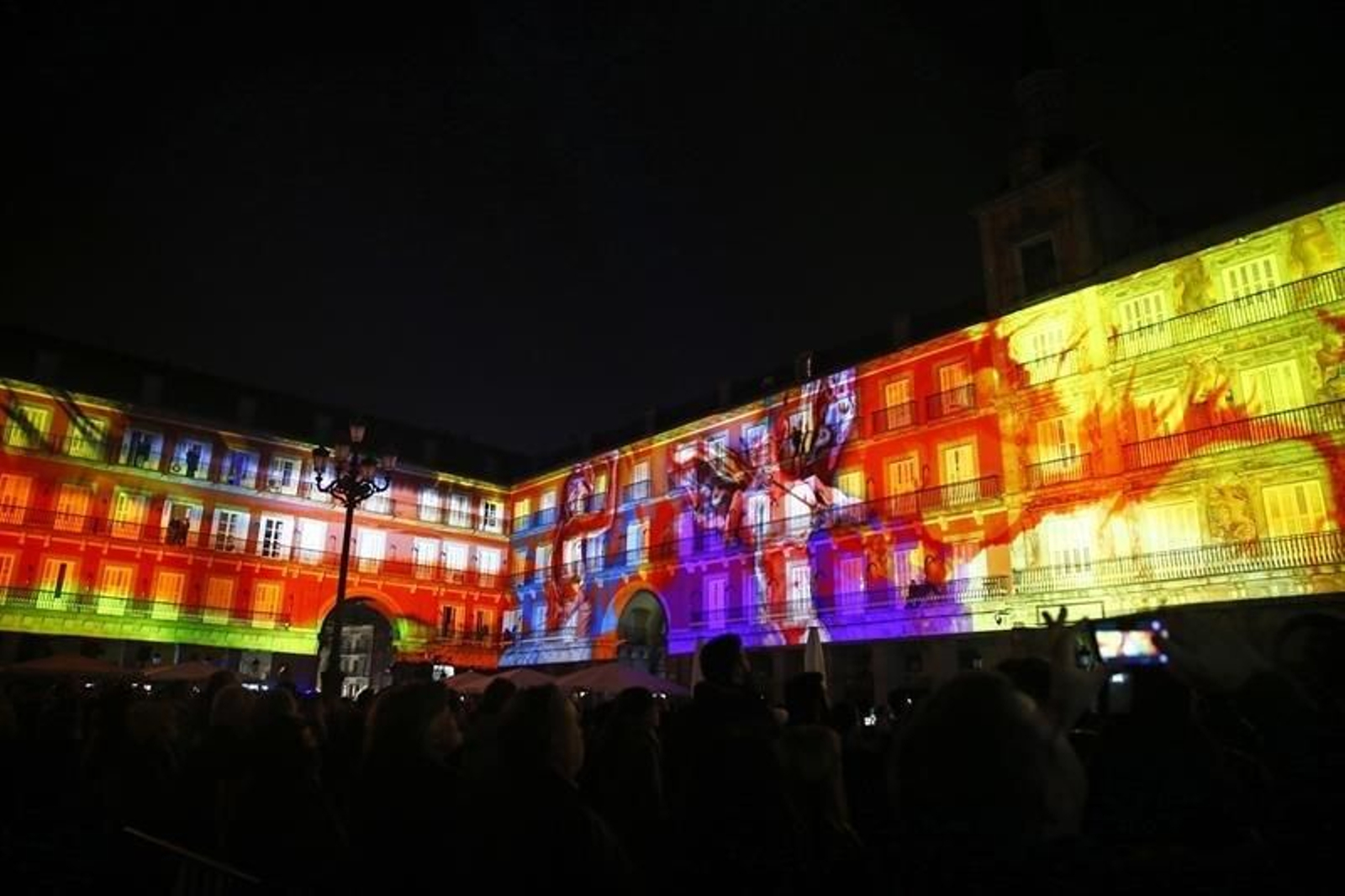 Un momento de la proyección del 'video mapping' con el que han empezado las celebraciones del cuarto centenario de la plaza Mayor.