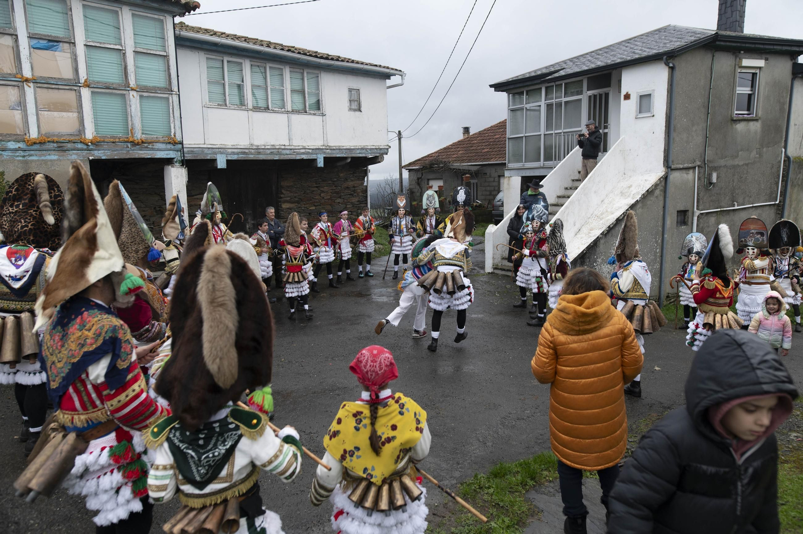 Galería | Los Felos llevan sus trastadas y travesuras a la sierra de Maceda