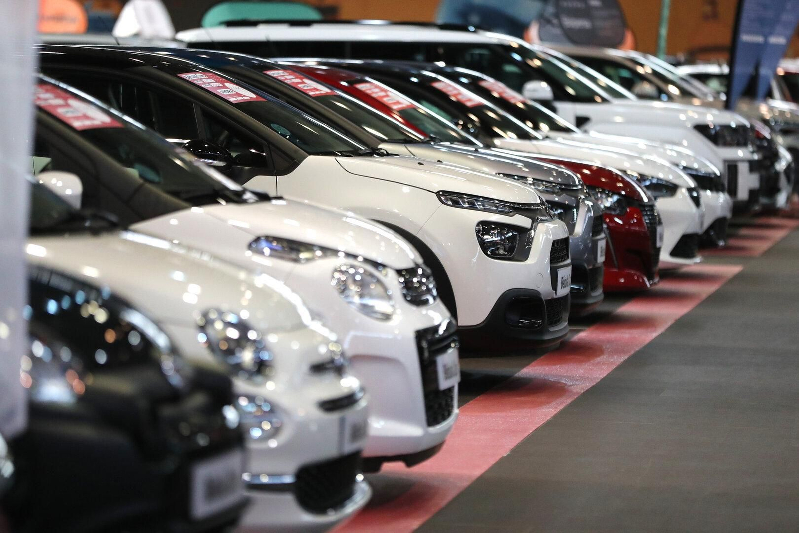 Segunda jornada del Salón del Automovil en Expourense, especial coches de ocasión.