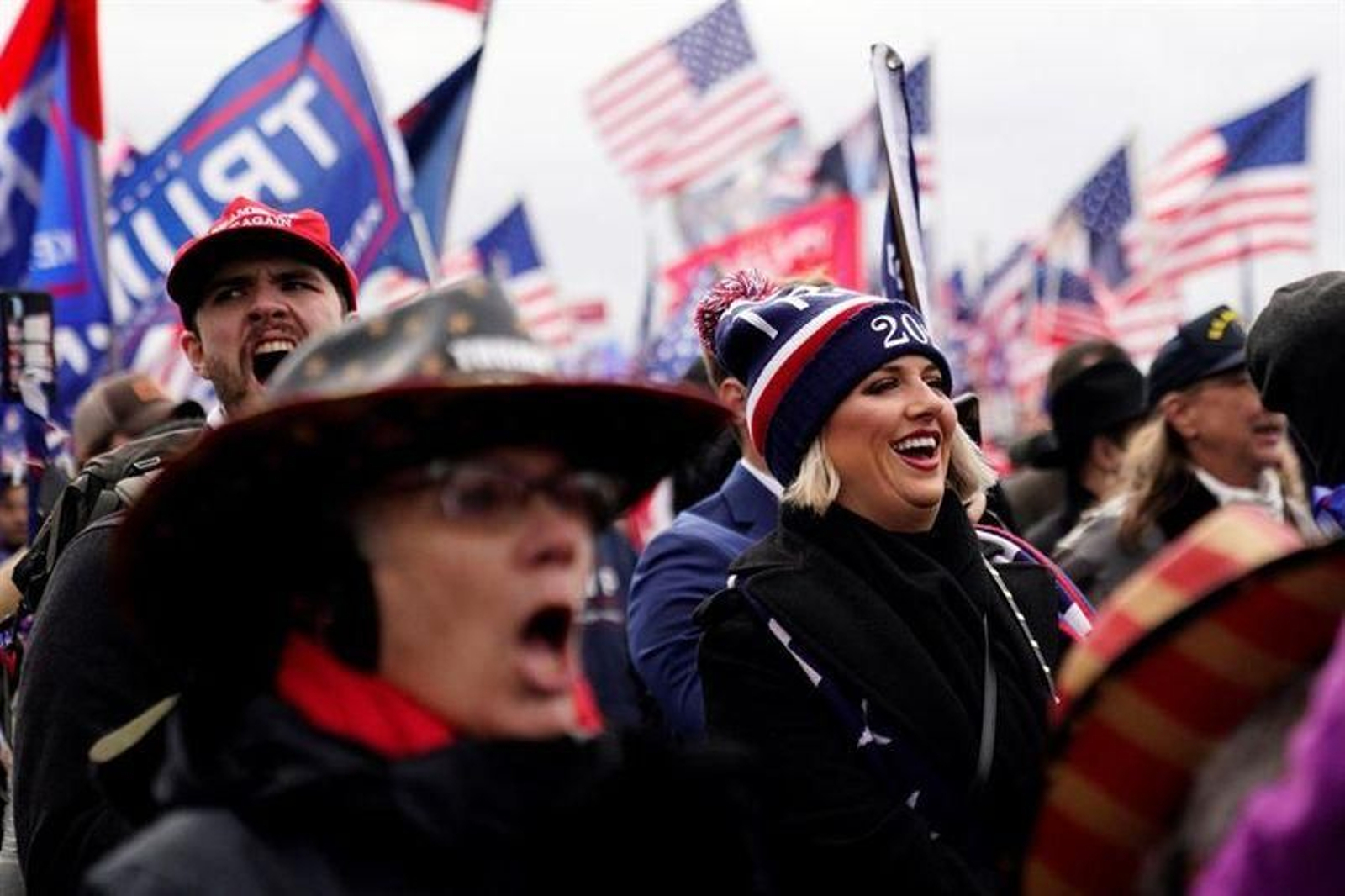 Los seguidores de Trump asaltan el Capitolio // FOTOS: EFE