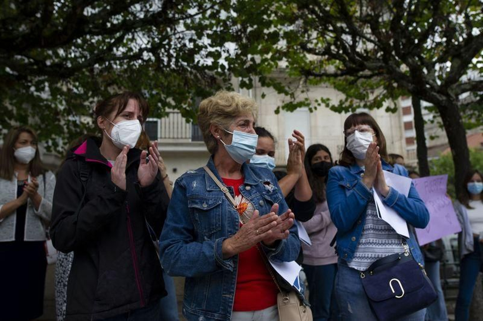 Concentración en apoyo a la menor agredida por un amigo en O Carballiño (MARTIÑO PINAL)