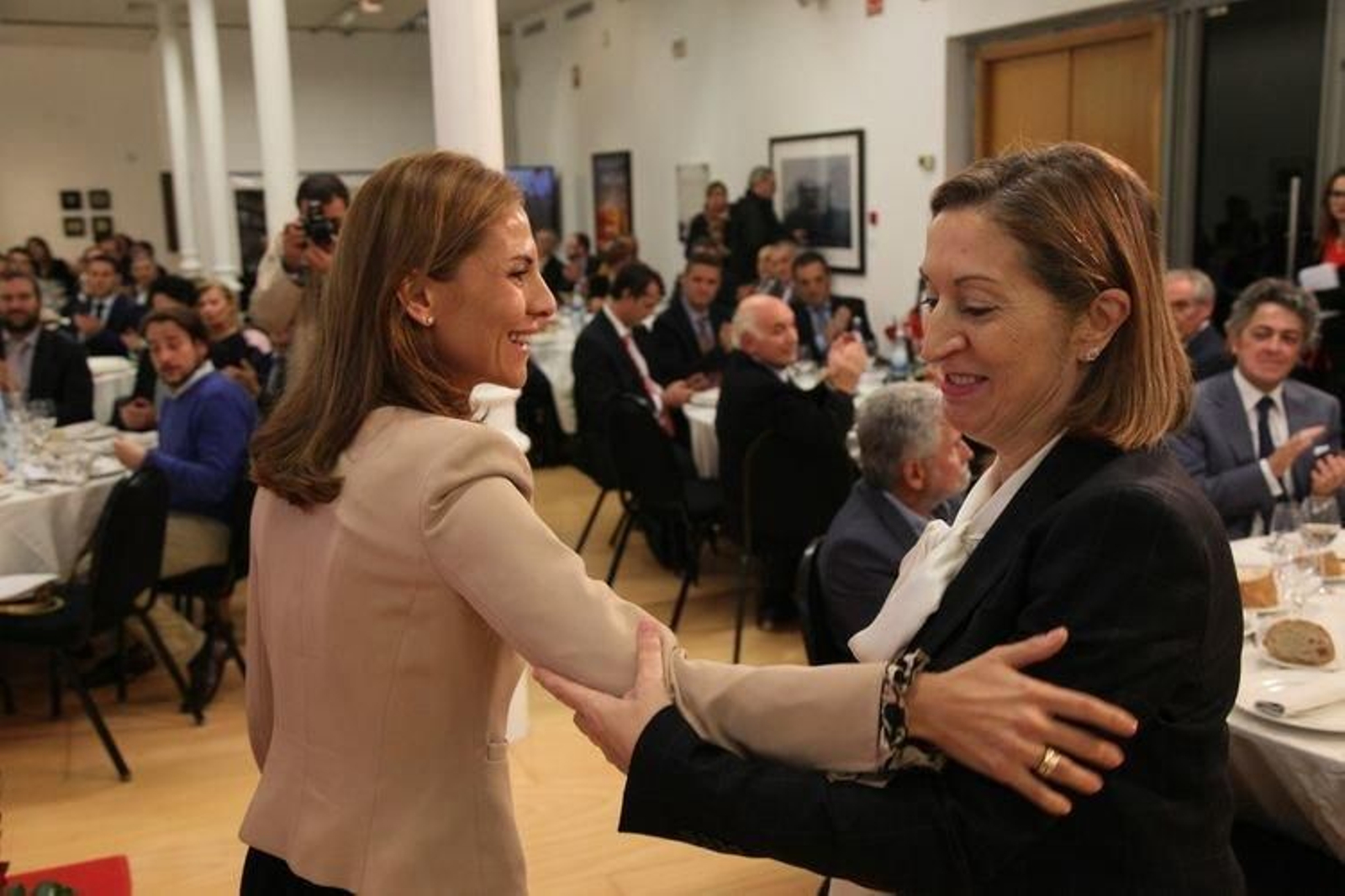 Ourense. 5-11-2015. Foro AVE Ana Pastor. Paz