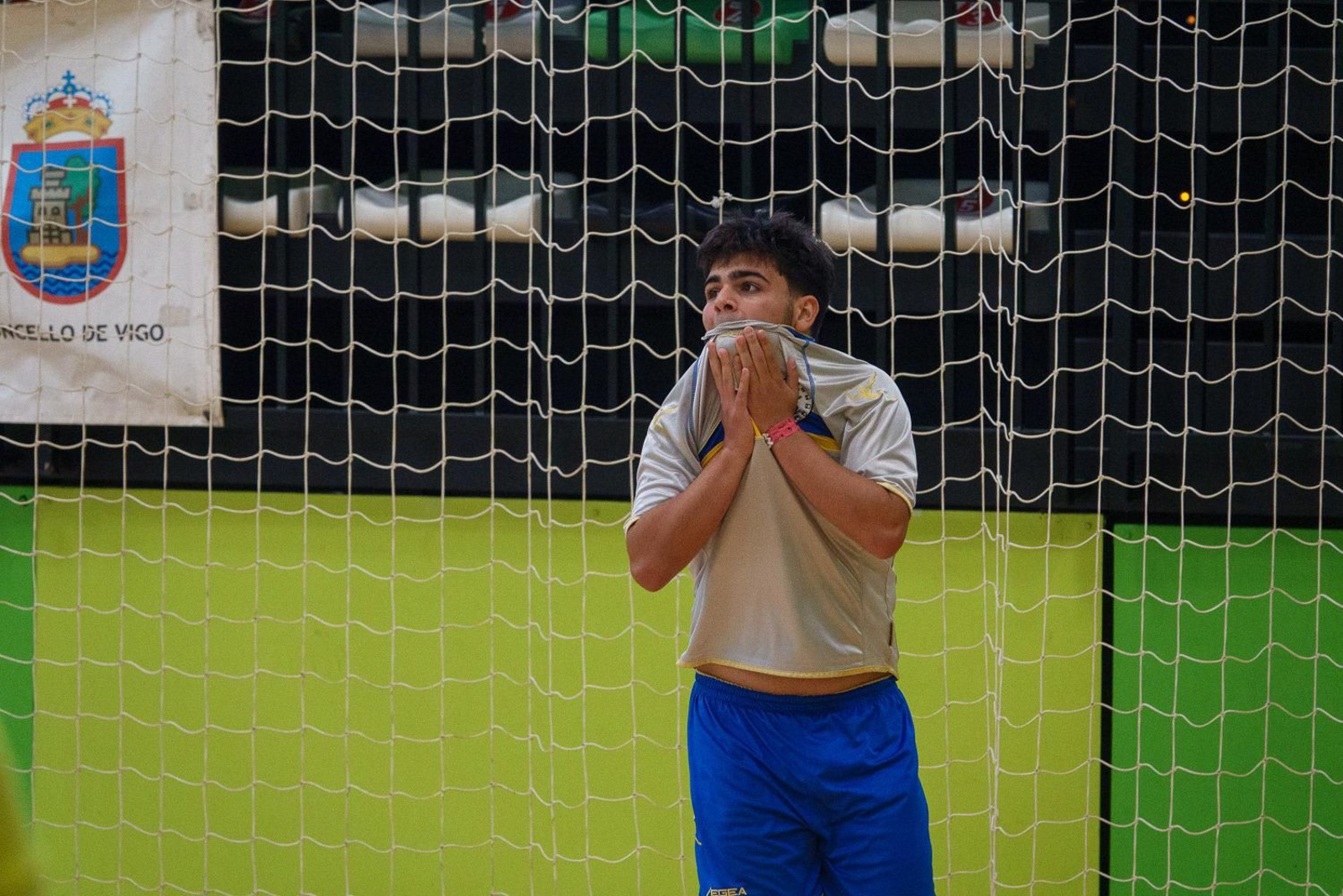 Partido de fútbol sala de la Vigo Cup en Navia.