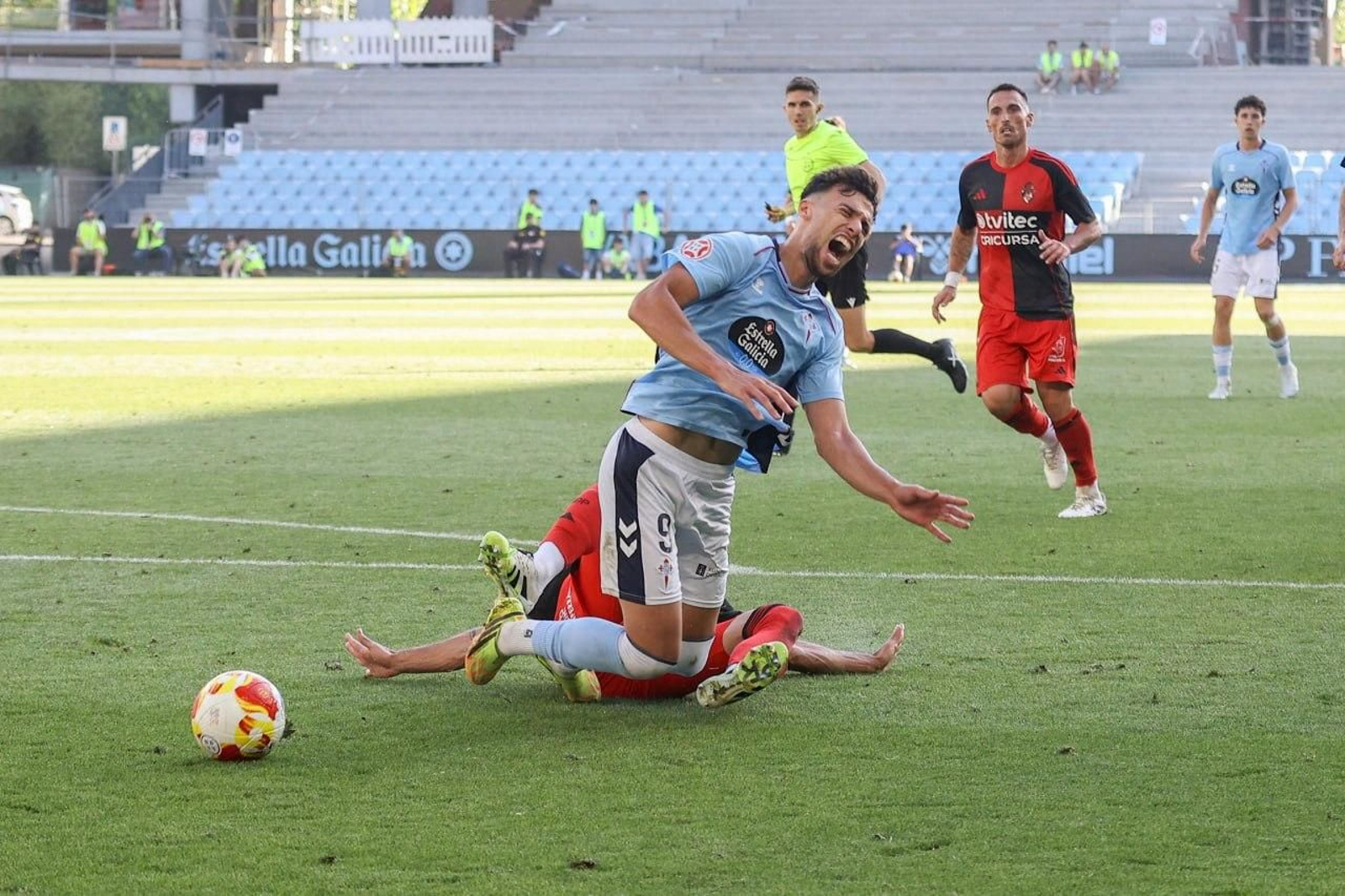 Galería | El Celta Fortuna golea a la Ponferradina y sube a Segunda División