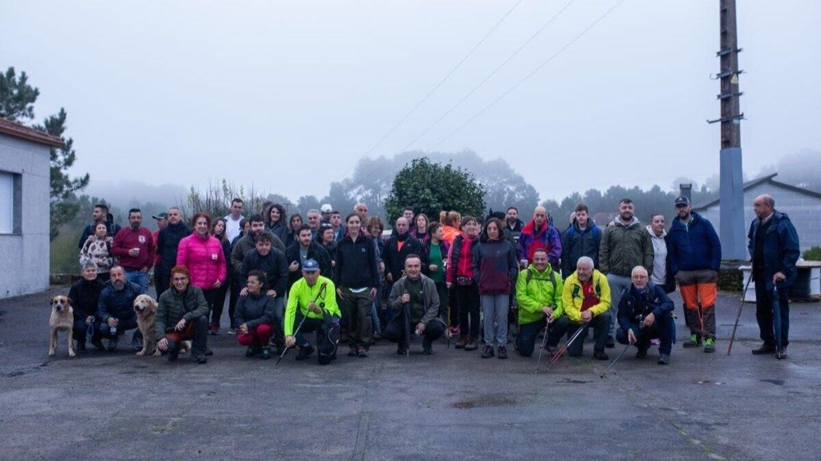 Foto de familia en la salida en A Xesteira.