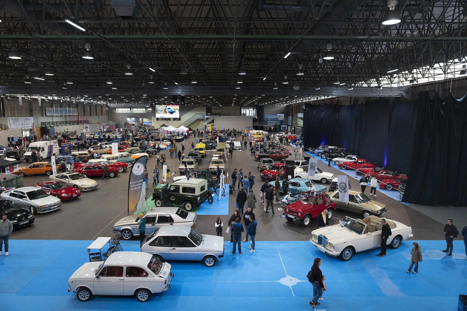 Galería | Expourense retrocede varias décadas con la belleza de los coches clásicos
