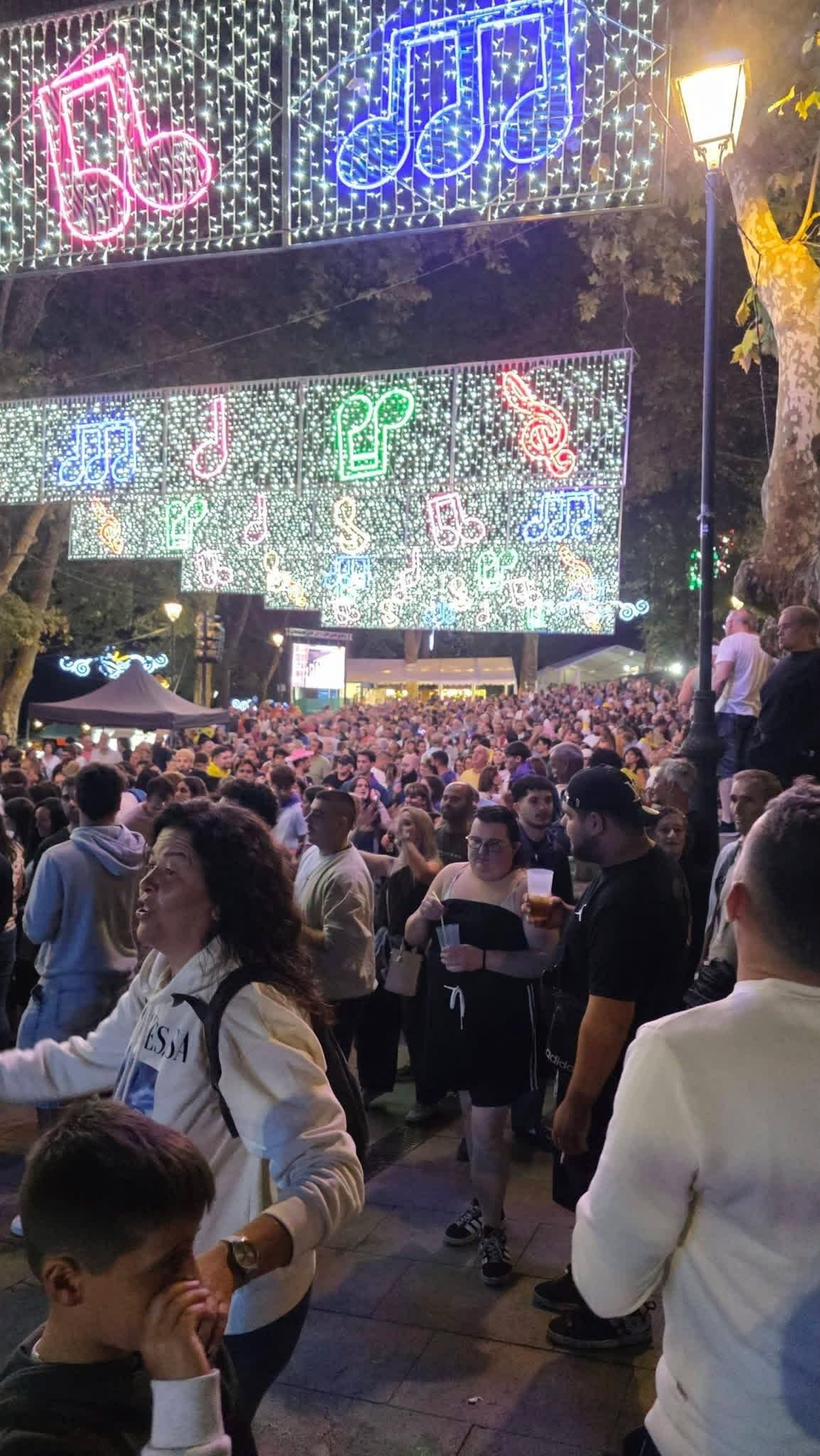 Imagen de la gente en la romería de Darbo.