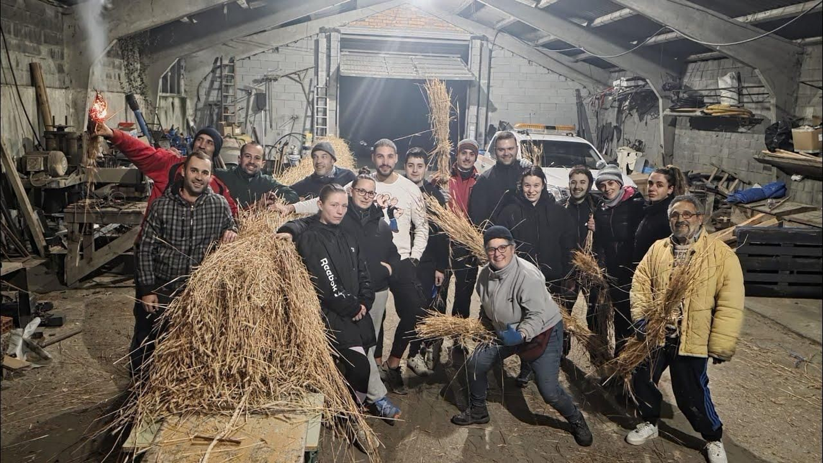 El fuego de los Fachós vuelve a tomar las calles en Castro Caldelas