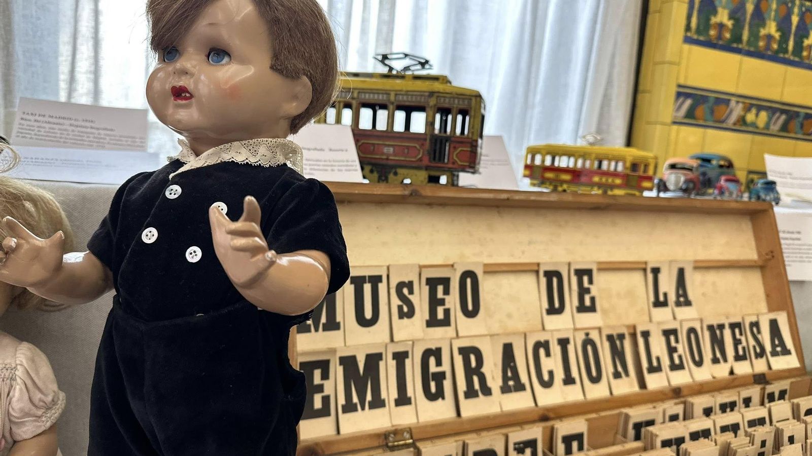 Otro de los muñecos de la exposición