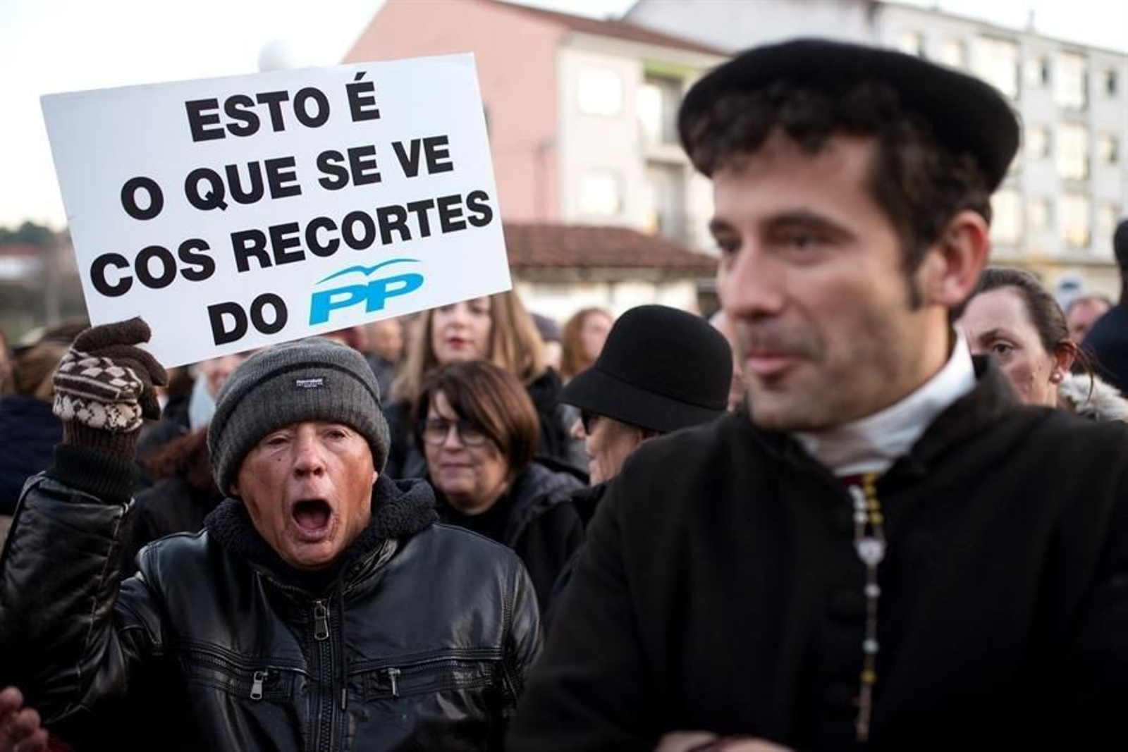 El "cura" que encabezó la protesta por el Hospital de Verín. // EFE