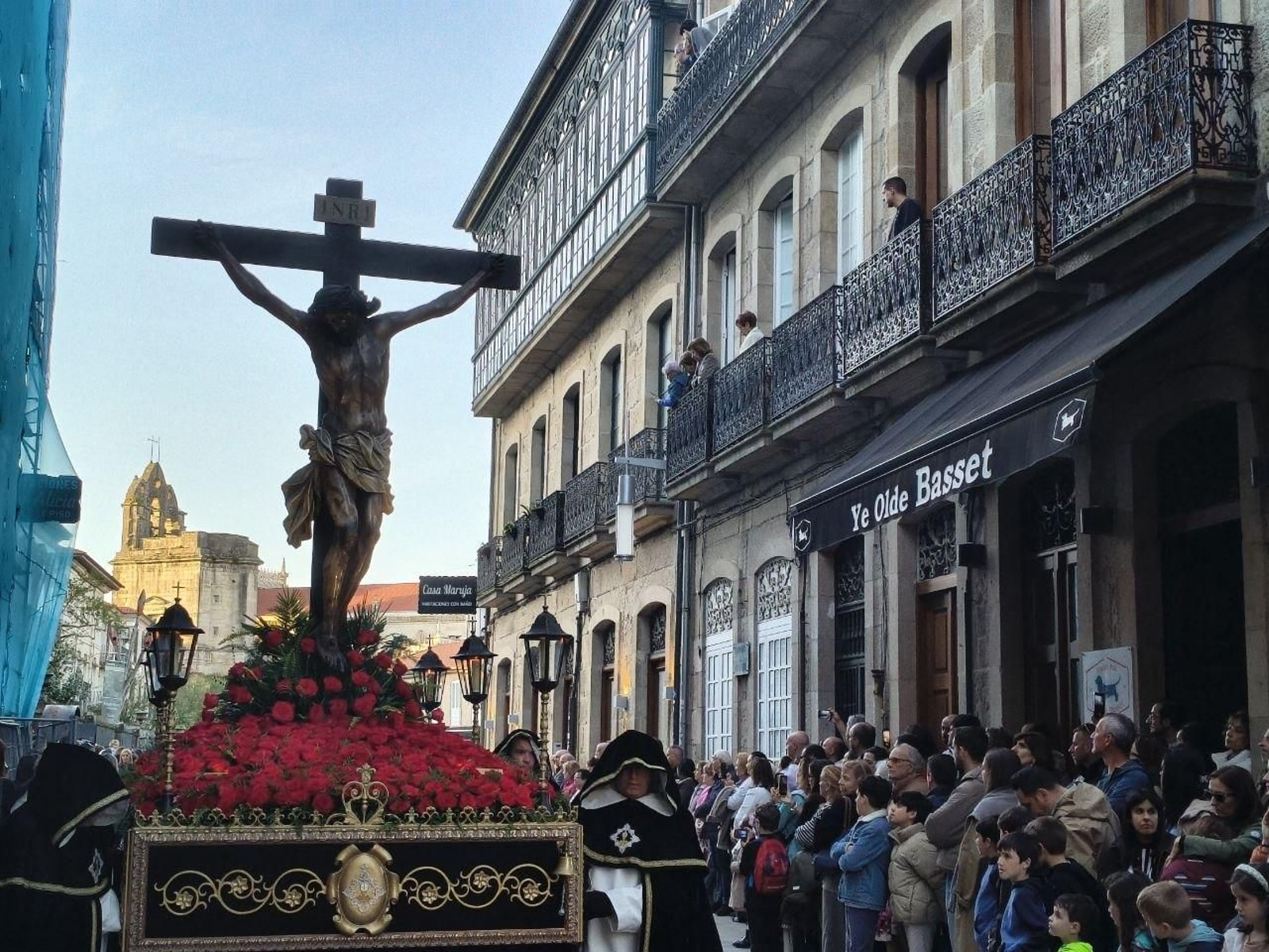 Galería | Emotiva procesión General del Santo Entierro en Pontevedra