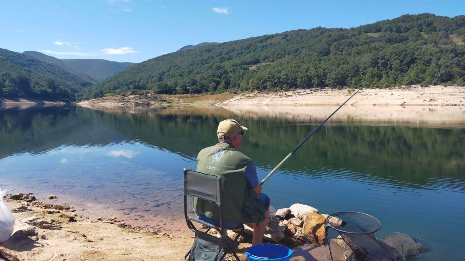Antonio valora os momentos de calma que lle aporta a pesca.