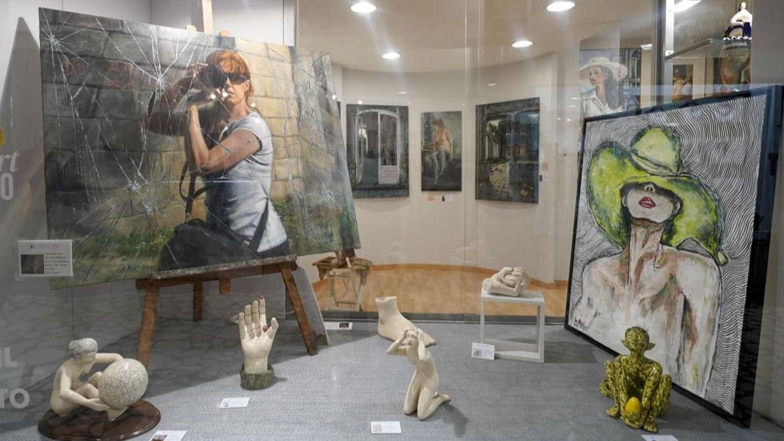 Uno de los escaparates de Art Vigo, en las galerías Durán que reúnen más de 40 artistas.