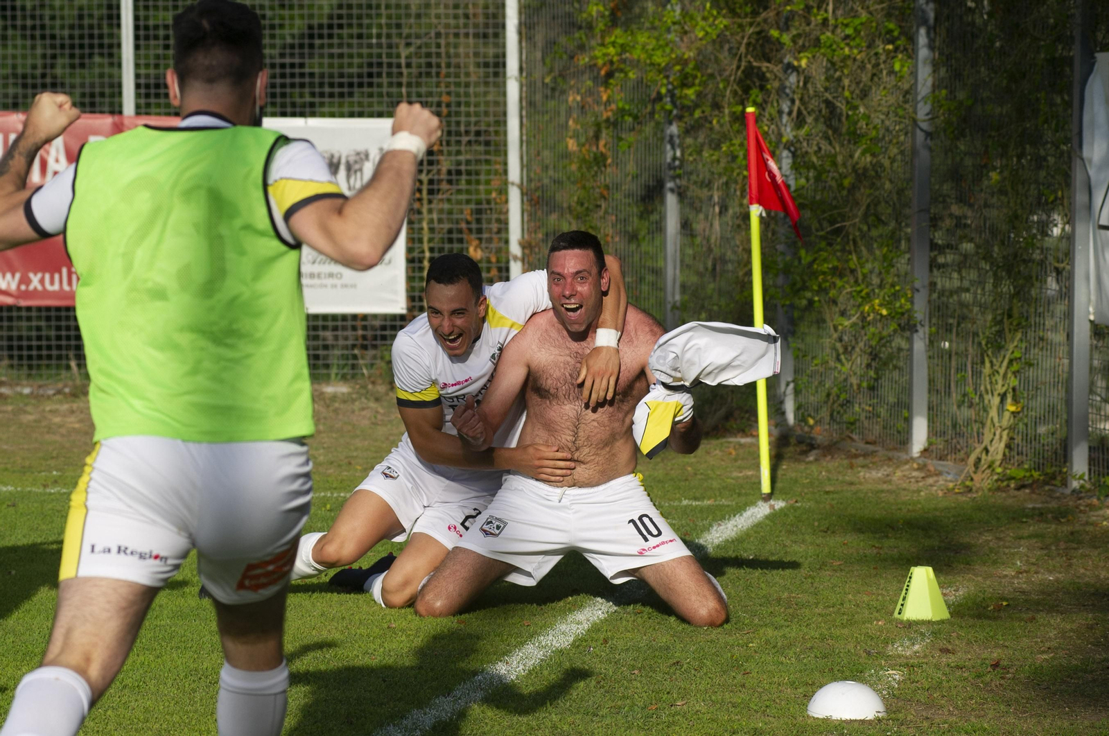 Fiesta del Arnoia por su ascenso.