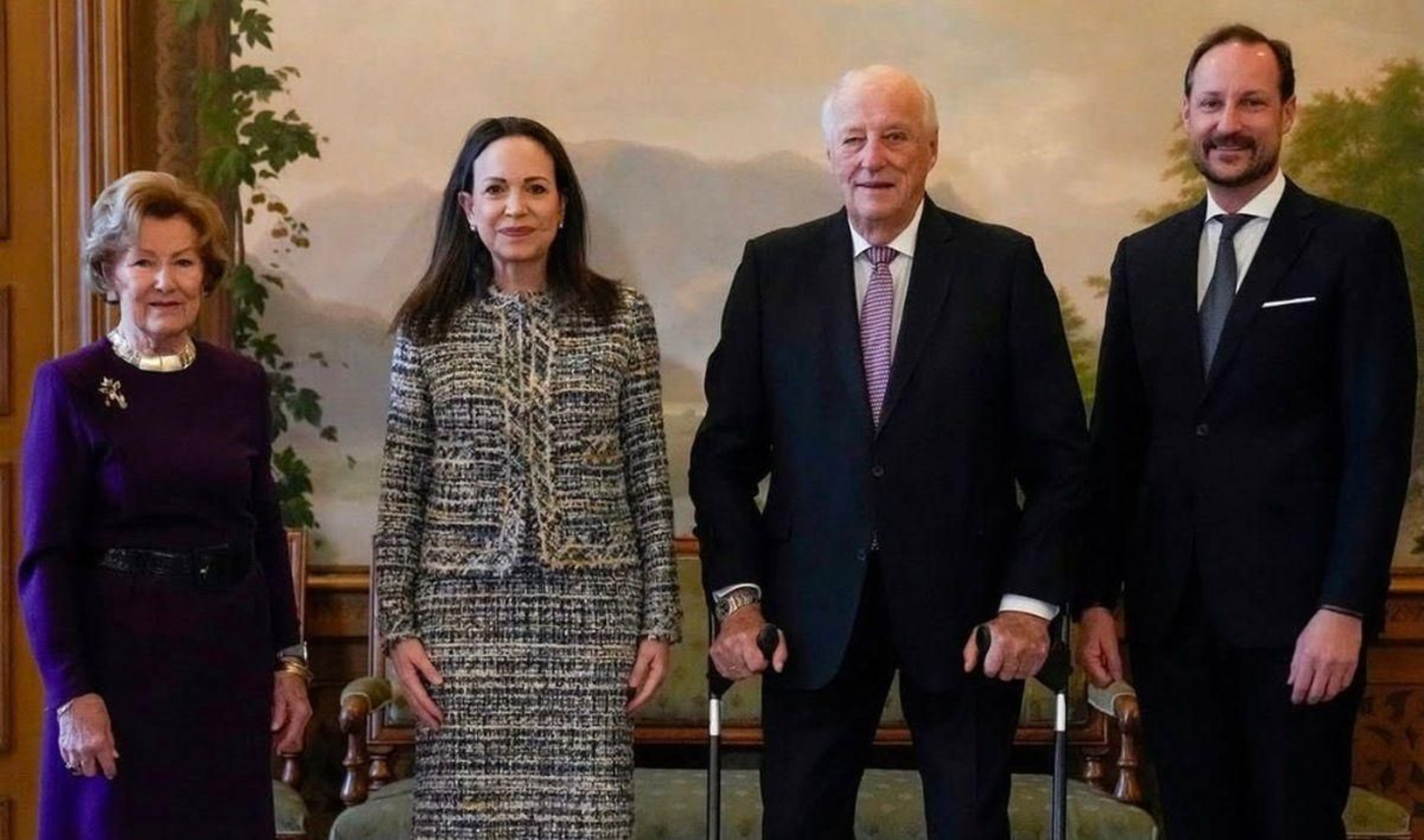 María Corina Machado fue recibida por el rey Harald V de Noruega. La audiencia en el Palacio Real de Oslo incluyó a la reina Sonia y al príncipe heredero Haakon.