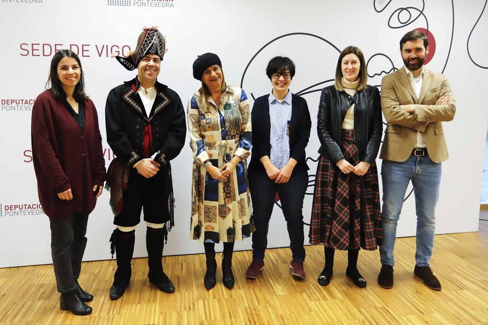 Carmela Silva, con Elena Ferro y Paula Ojea, con su exposición abierta hasta el día 26 en Vigo.