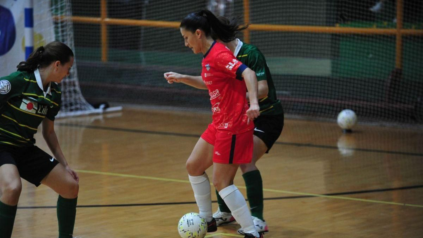 Anita Ontiveros, del Estrela Verín, en el duelo ante el Les Corts.