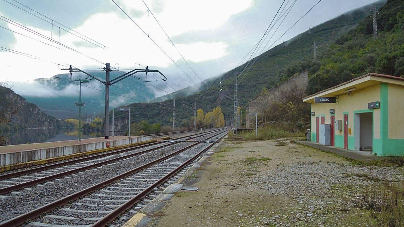 Estación de Covas, en Rubiá, última parada ferroviaria en Valdeorras.