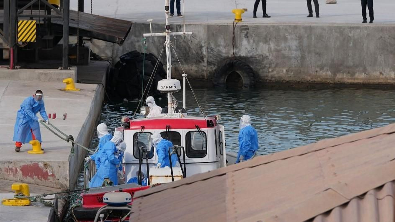 Los tres pacientes infectados de hantavirus son evacuados a Países Bajos y el crucero desembarcará en Tenerife.