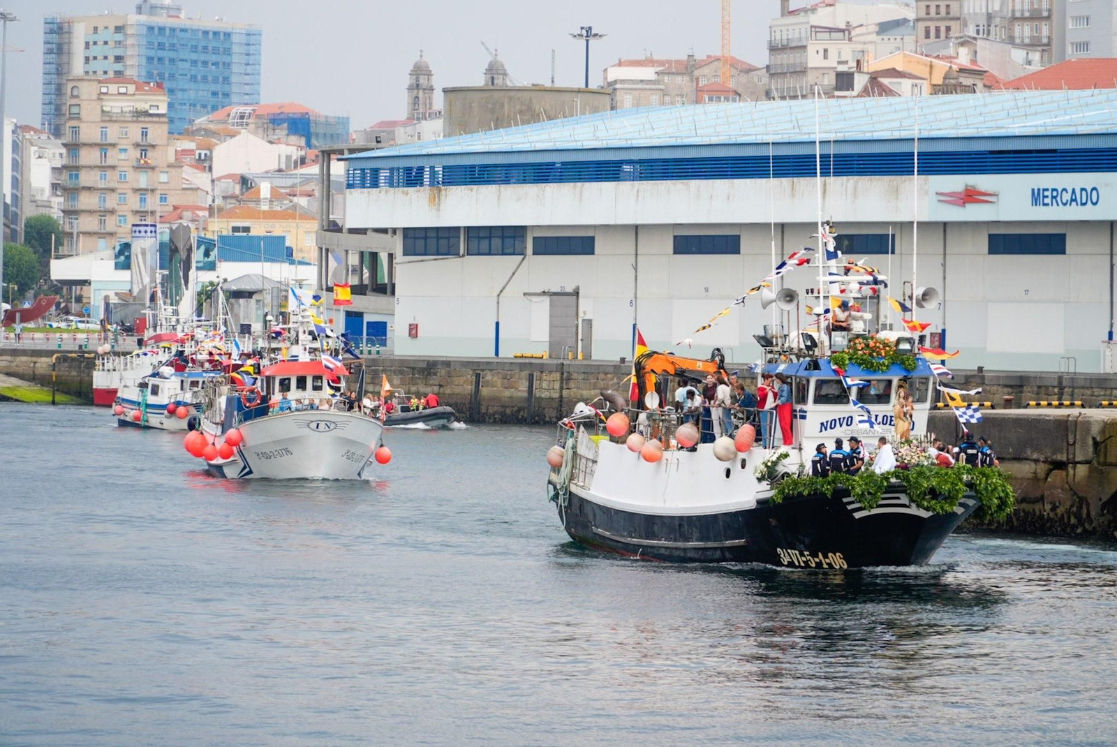 Galería | Vigo rinde homenaje a la Virgen del Carmen por tierra y por mar