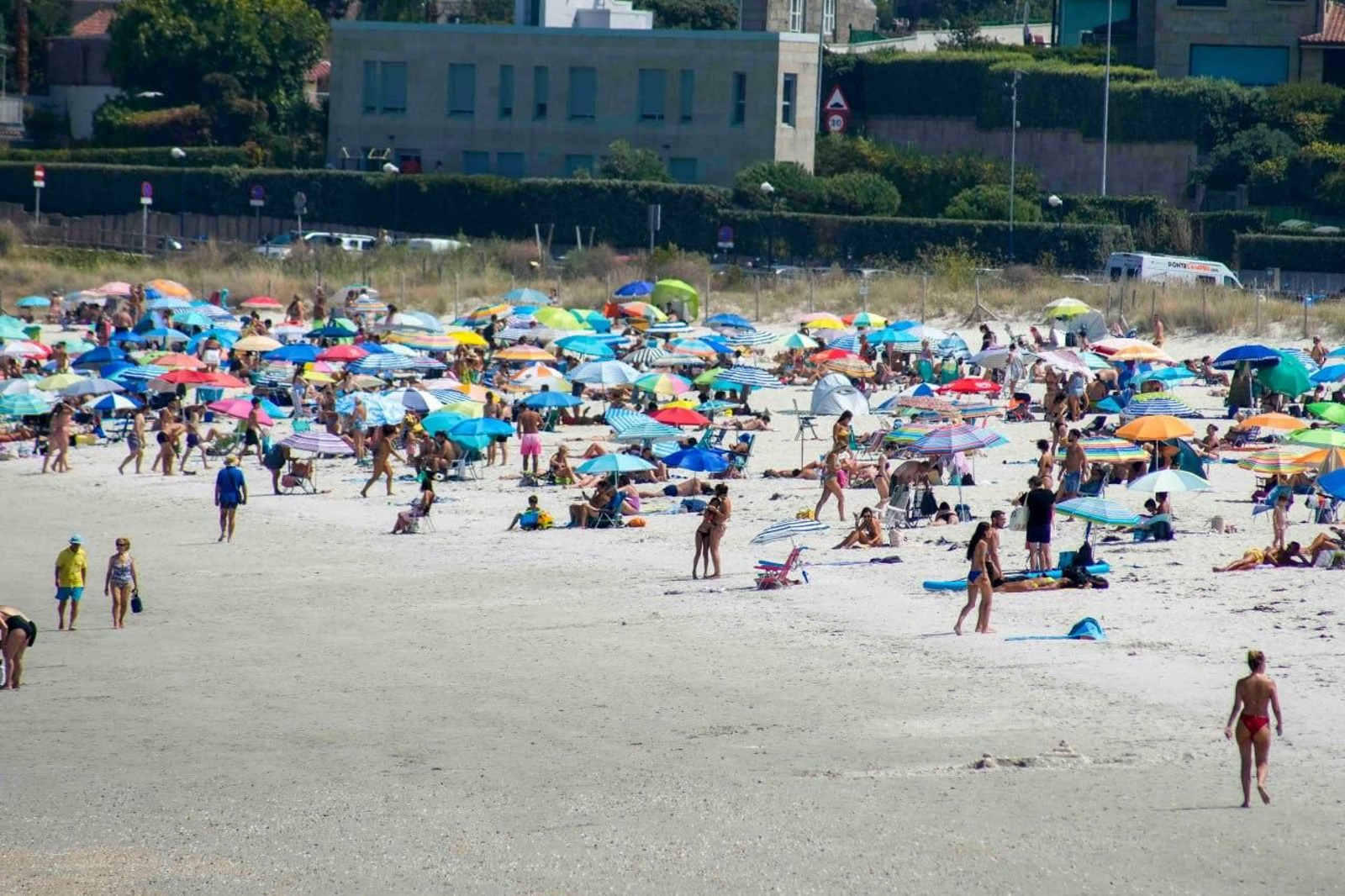 Galería | Vigo busca refugio del calor en sus playas