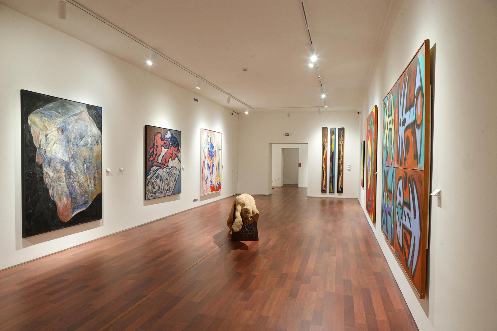 Galería | Casa das Artes acoge 70 obras de fondos municipales