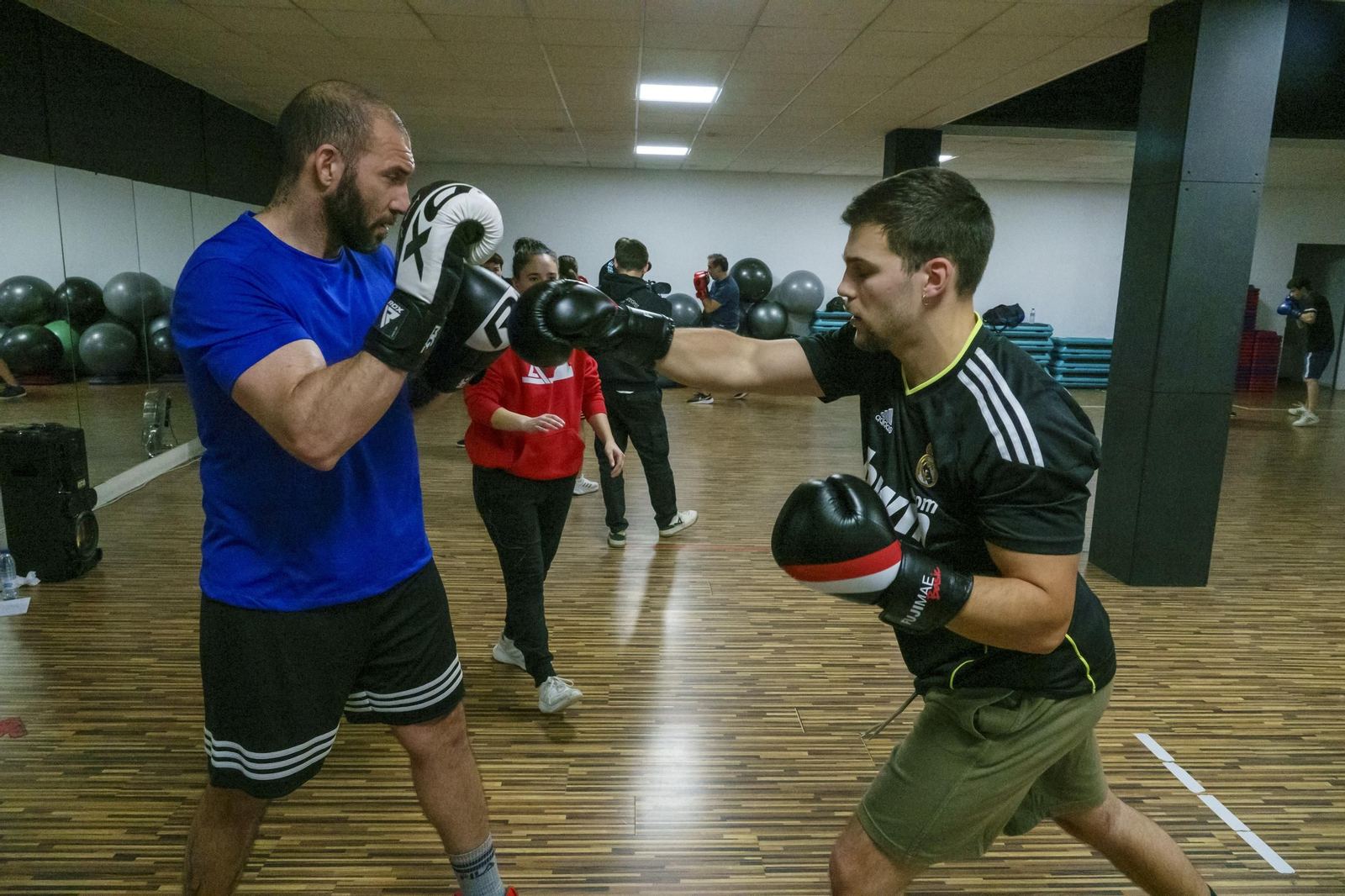 Galería | Así entrenan boxeo en el Gimnasio Arenal