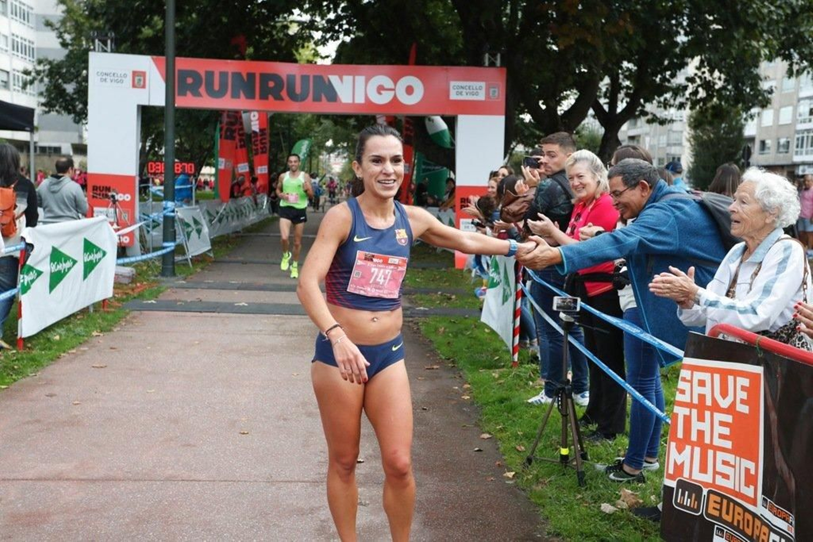 El color rosa abarrotó la Avenida de Castelao - JV Landín 202