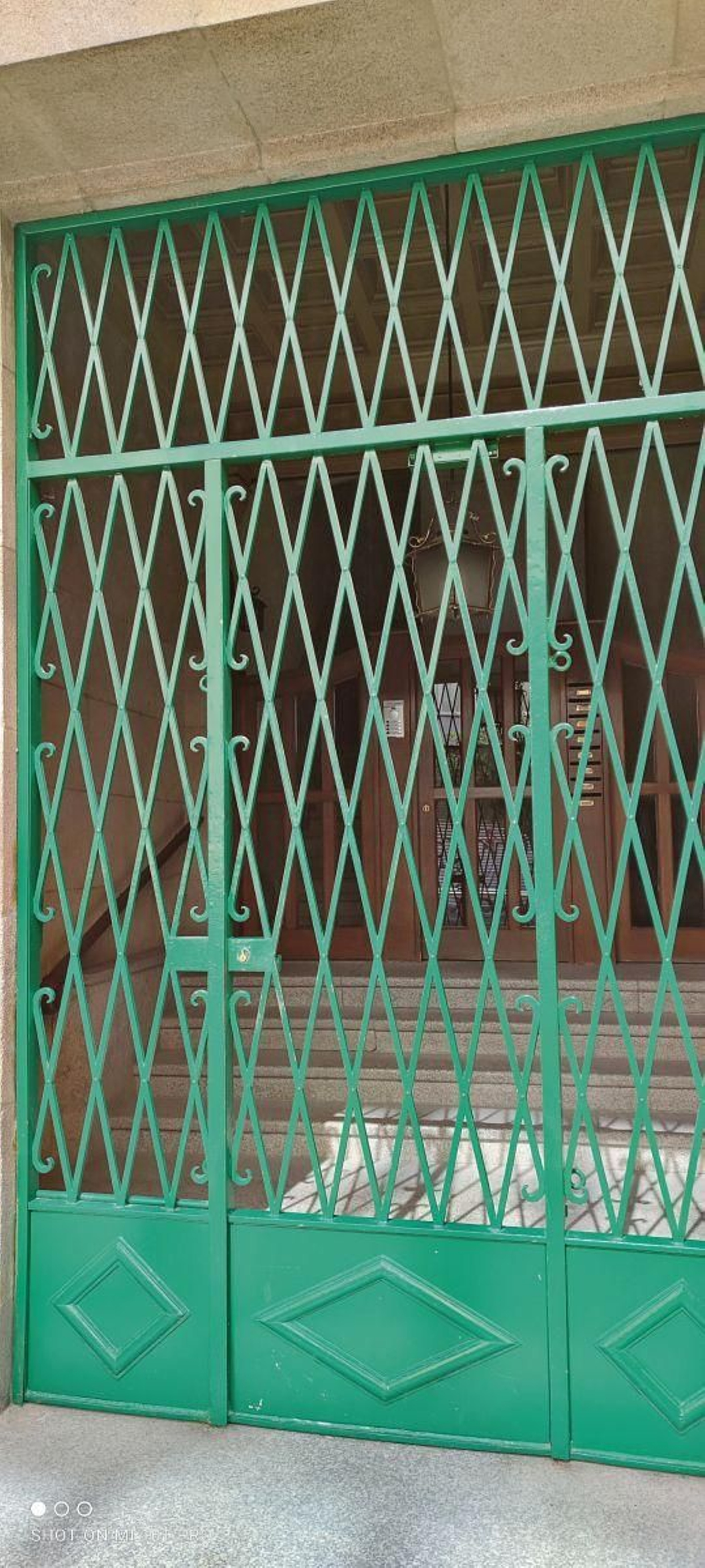 Más hierro en Cardenal Quevedo en edificio del arquitecto Reilen.