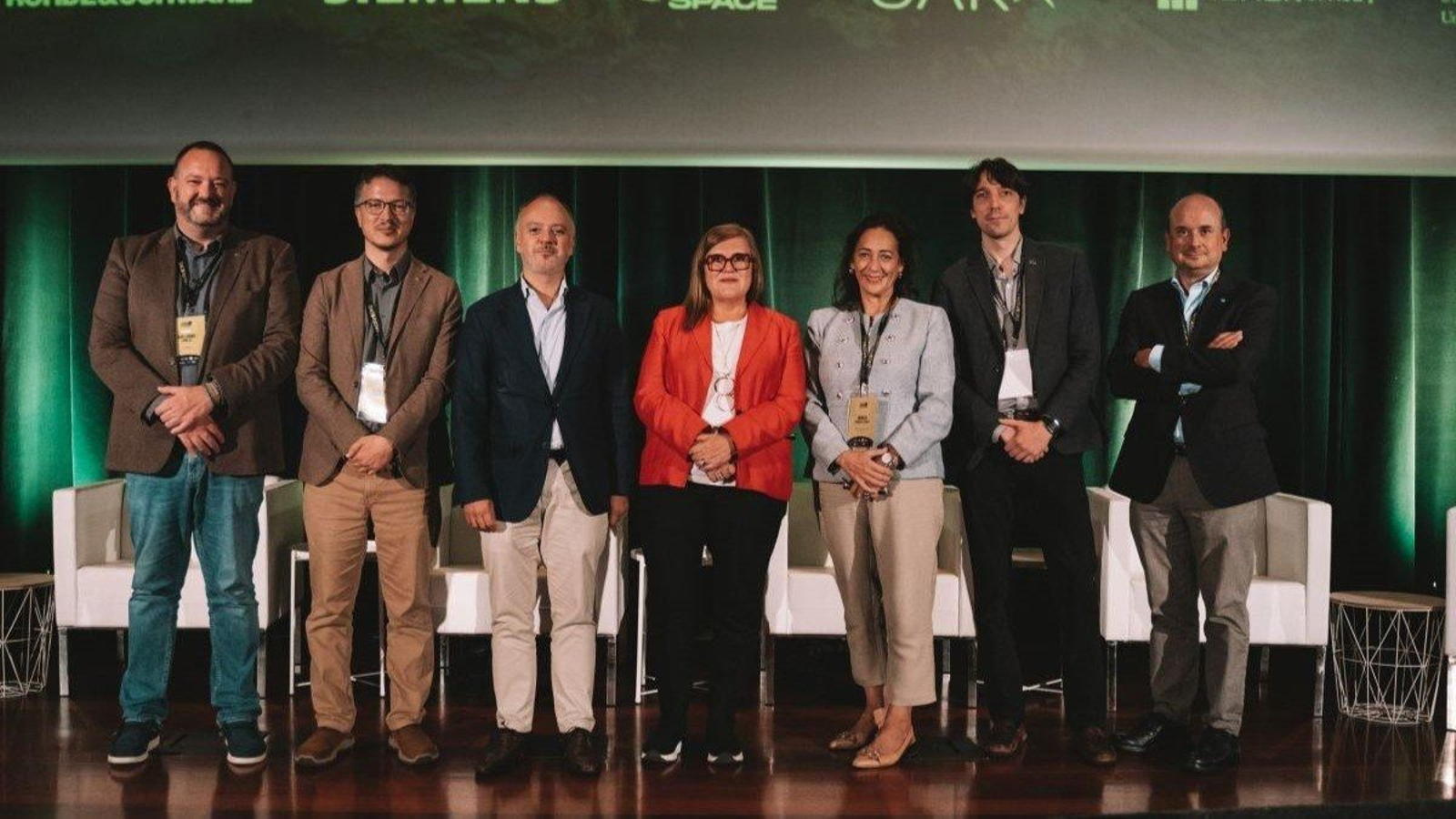 El delegado de Zona Franca, David Regades, y la secretaria de Innovación, Teresa Riesgo, en la clausura.