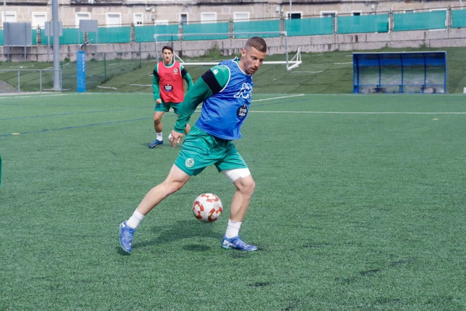 El verde Tarsi, entrenando ayer en el campo de A Uceira.
