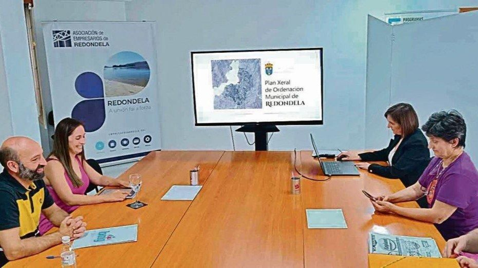 Imagen del encuentro mantenido entre el BNG y la asociación de empresarios.