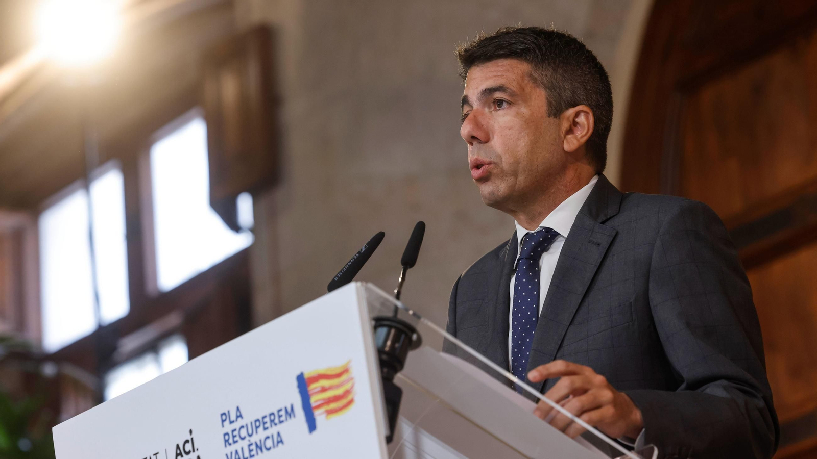 Mazón en una declaración institucional en el Palau de la Generalitat