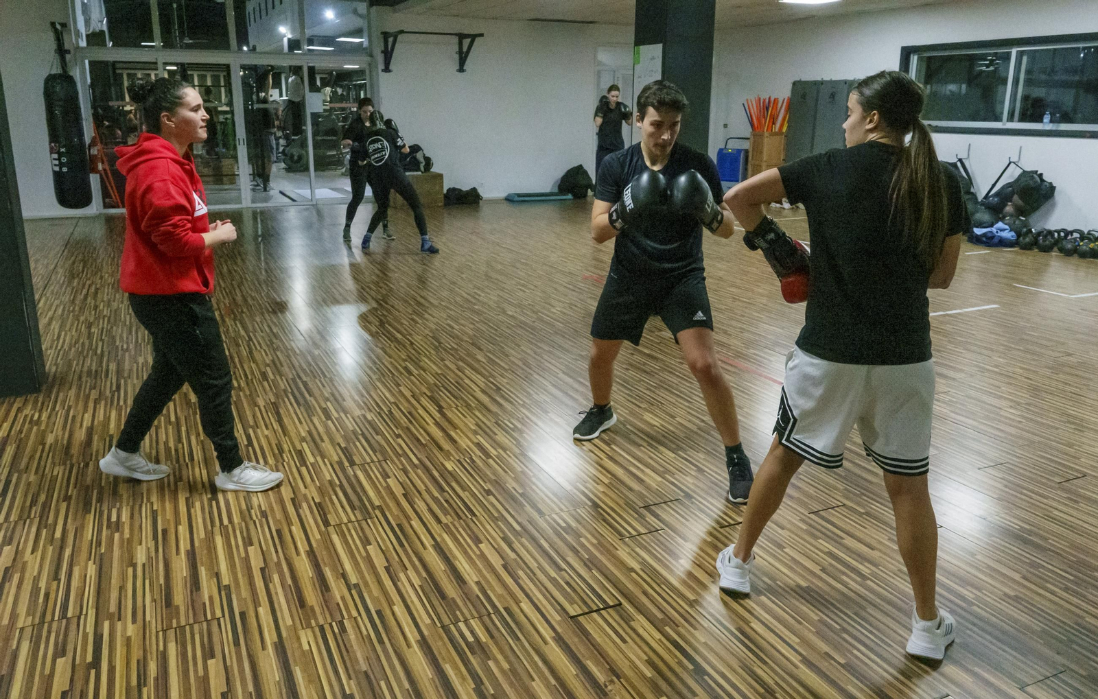 Galería | Así entrenan boxeo en el Gimnasio Arenal