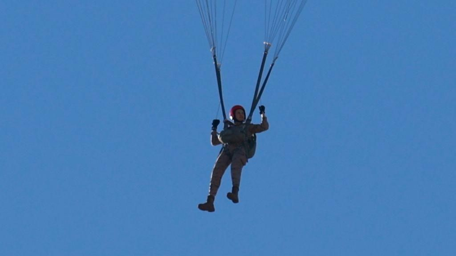 Primer salto en paracaídas de La Princesa Leonor en la Base Aérea de Alcantarilla.