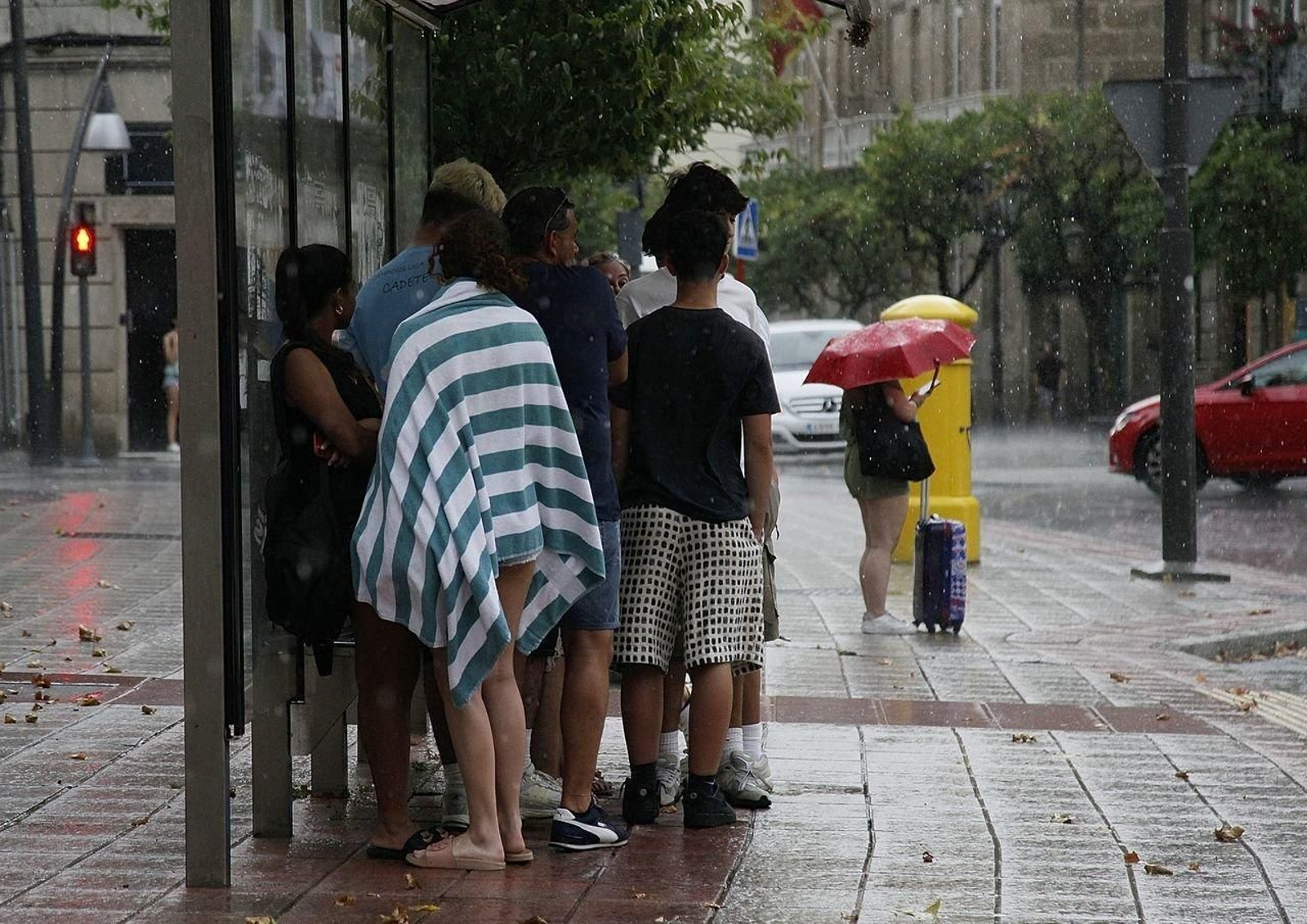 Las paradas de bus, refugios ante la lluvia