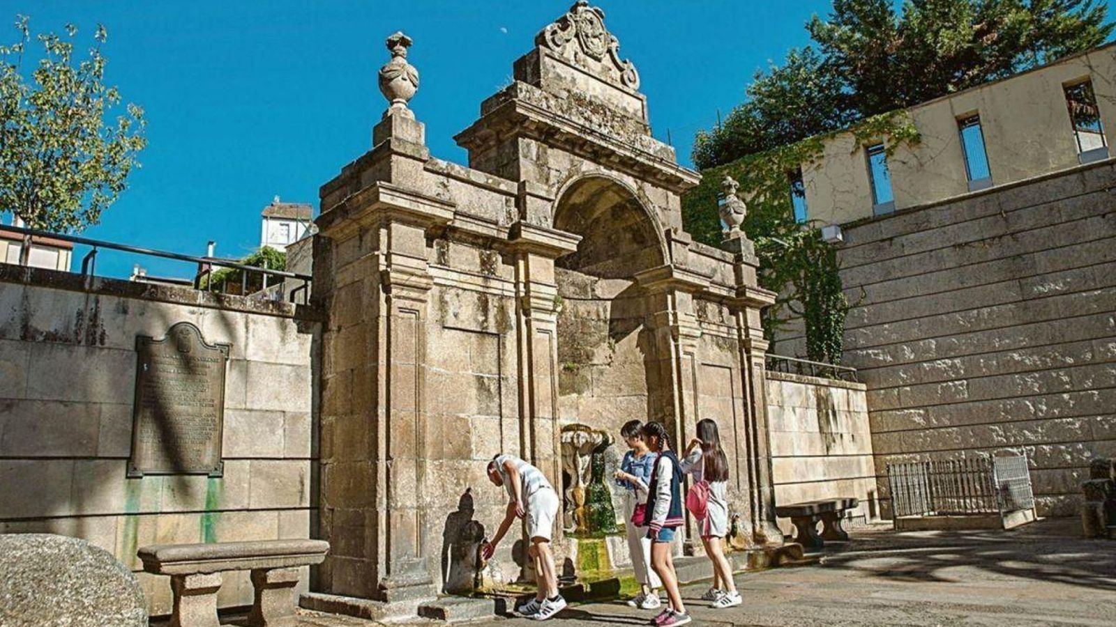 Motor turístico: el agua de As Burgas siempre ha contado con valores saludables y beneficiosos para la piel.