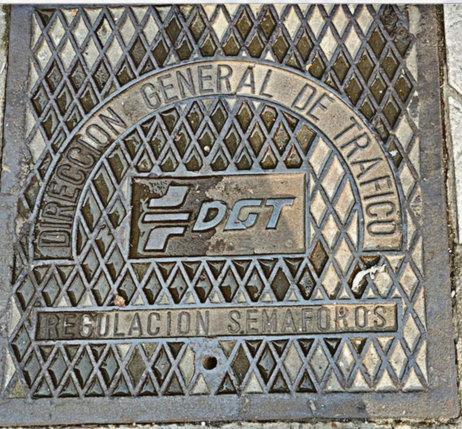 La DGT y sus instalaciones para semáforos.