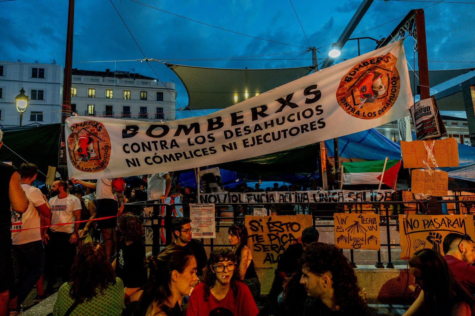 Galería | La acampada de Sol por una vivienda digna se sigue extendiendo y los congregados insisten en esta medida de presión