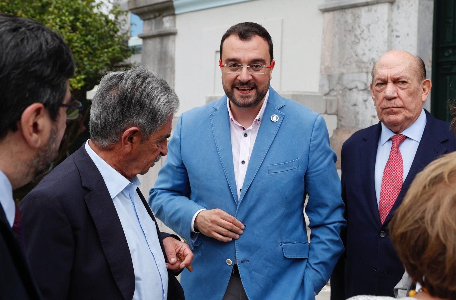 El presidente del Principado junto al empresario astur-mexicano, Antonio Suárez (derecha) durante un encuentro Hispanoamericano en el Archivo de Indianos