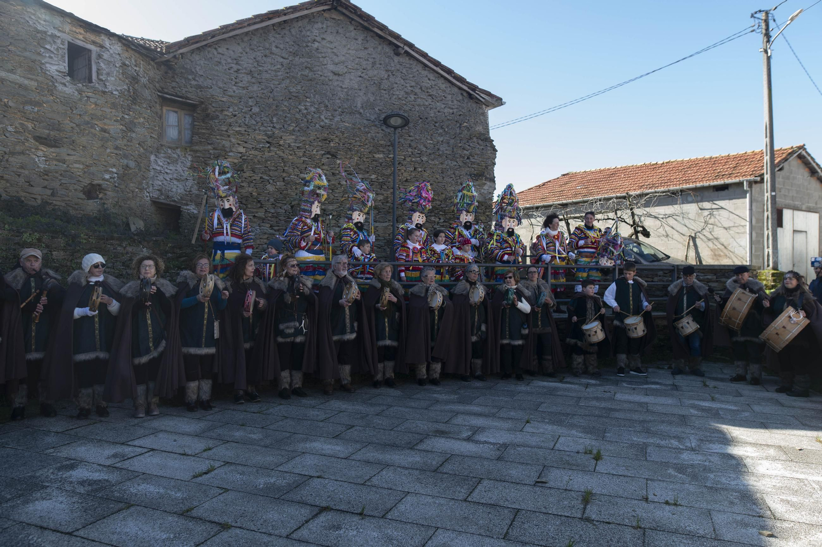 Galería | La música y el color de los Vellarróns en el Entroido de Riós