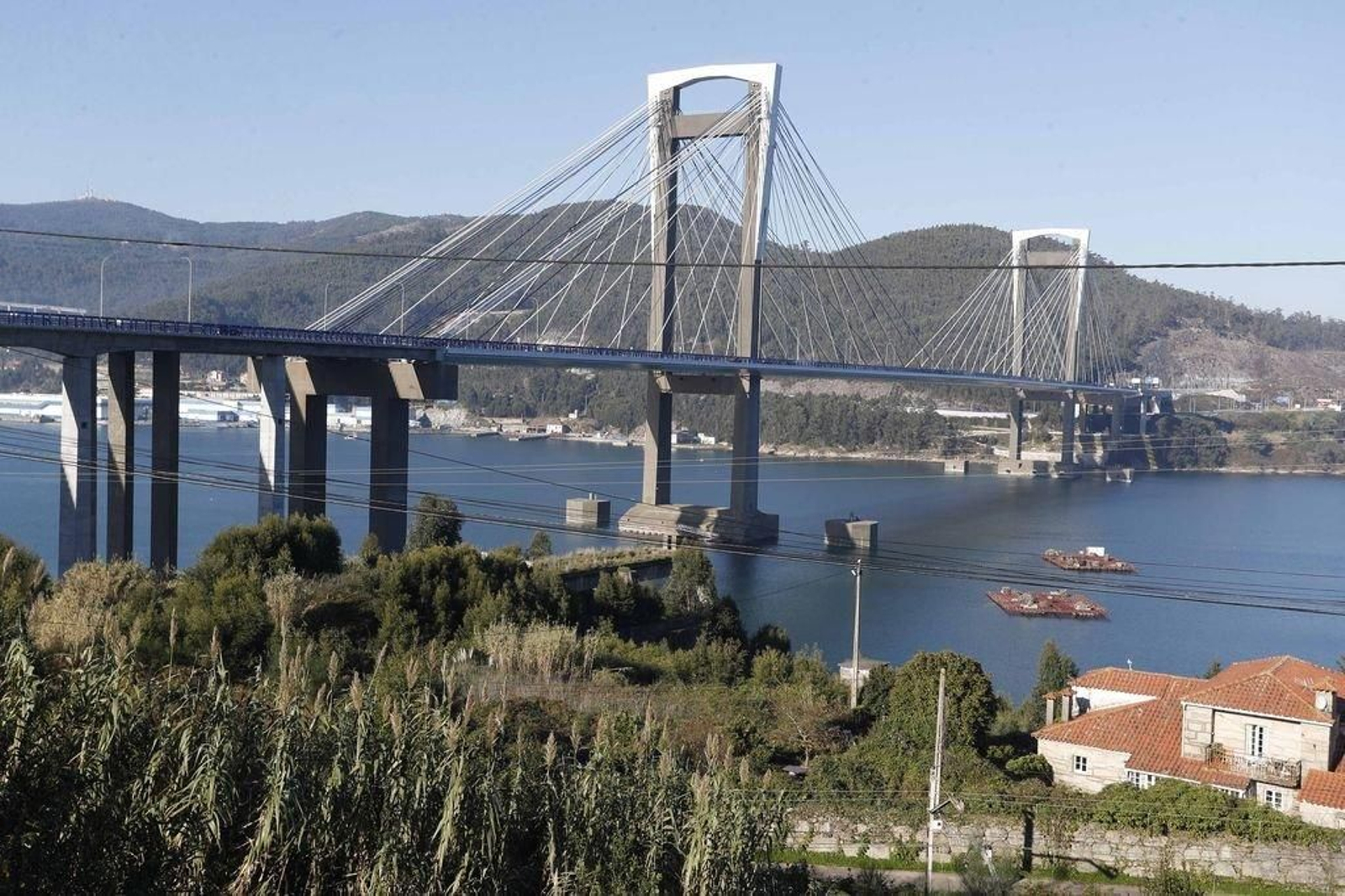 El Puente de Rande ocupa una superficie de casi 3.000 metros cuadrados de terreno y más de 22.000 de lámina de agua.
